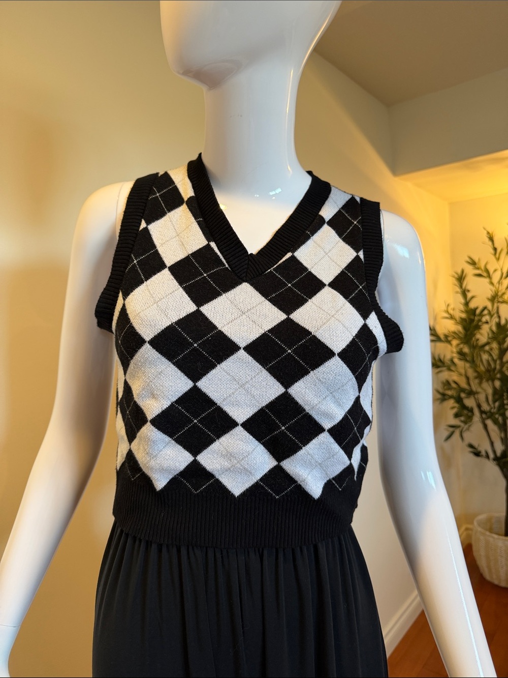 Black White Argyle Sweater Vest V Neck Preppy M